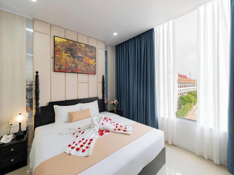 Elegant Hotel image