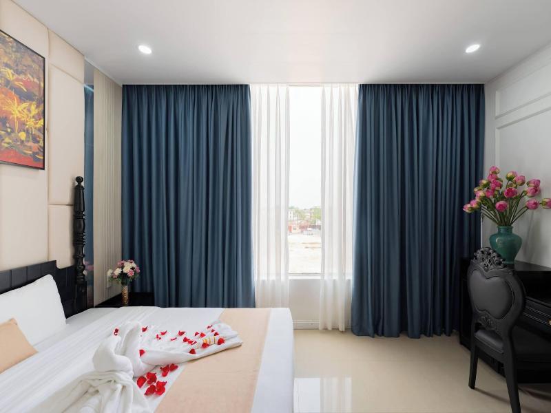 Elegant Hotel image