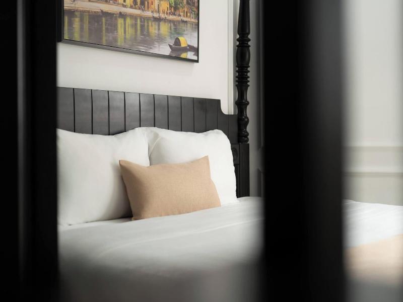 Elegant Hotel image
