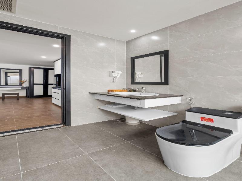 Kamala Hotel & Apartment Da Nang image