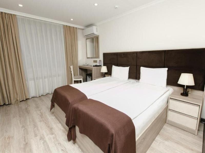 Deluxe Hotel By Zorge Street image