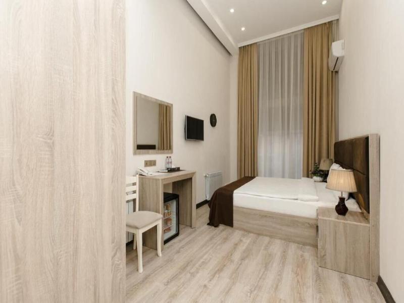 Deluxe Hotel By Zorge Street image