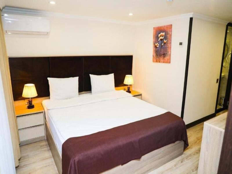 Deluxe Hotel By Zorge Street image
