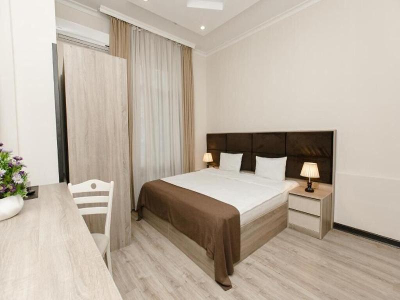 Deluxe Hotel By Zorge Street image