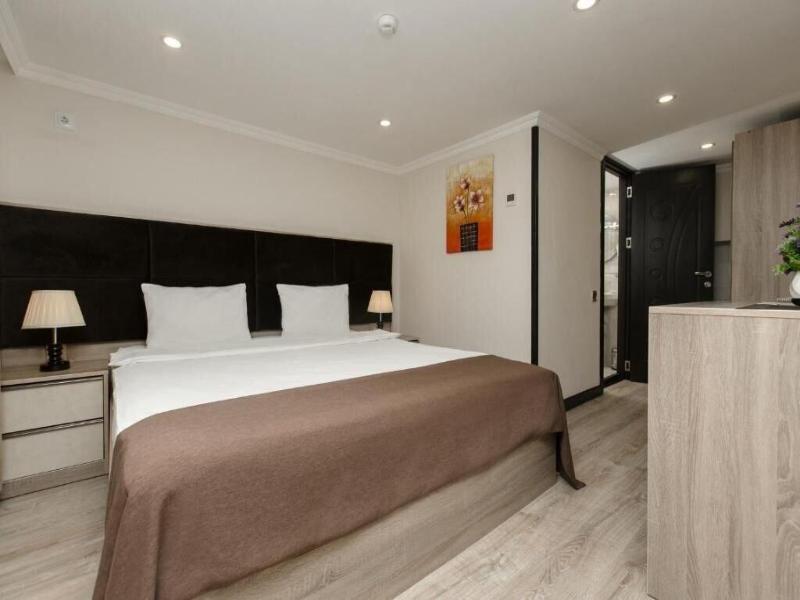 Deluxe Hotel By Zorge Street image