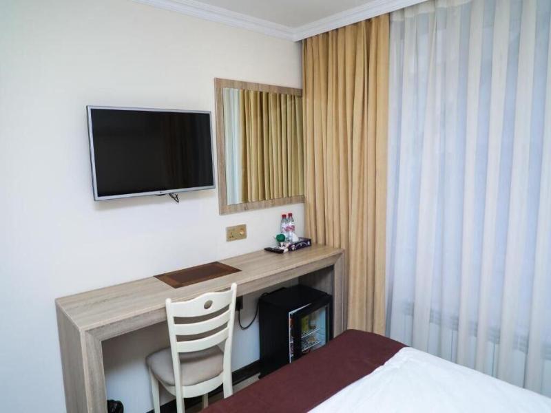 Deluxe Hotel By Zorge Street image