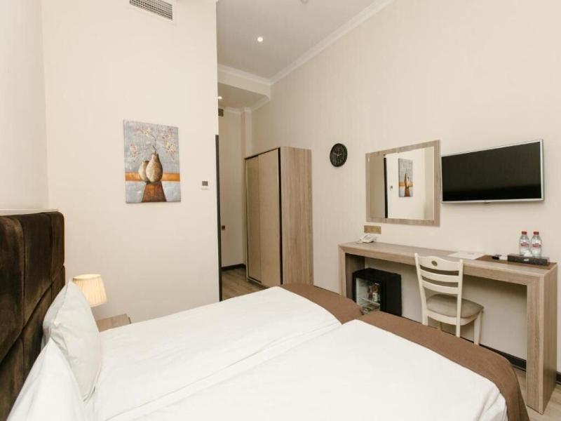 Deluxe Hotel By Zorge Street image