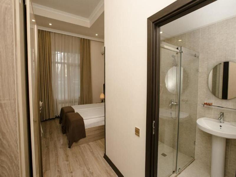 Deluxe Hotel By Zorge Street image