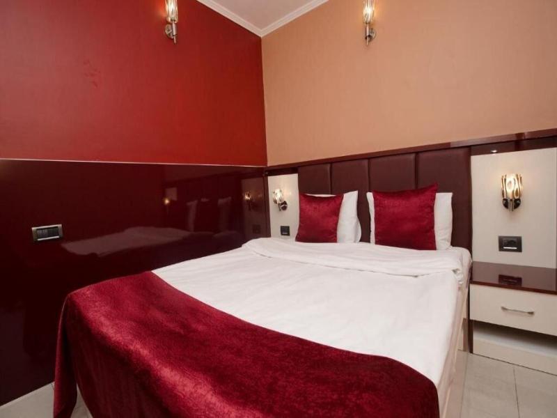 Deluxe Hotel By Zorge Street image