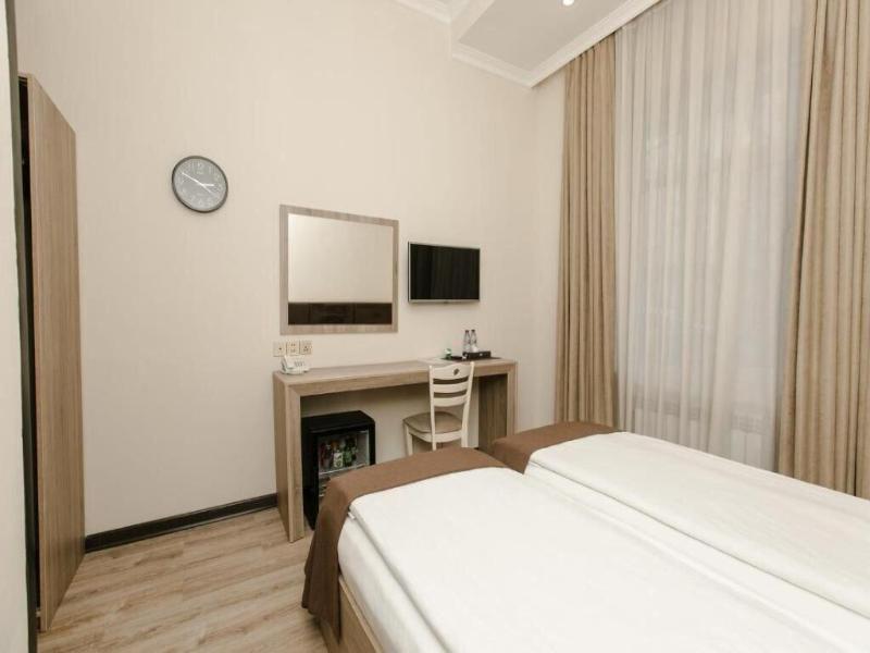 Deluxe Hotel By Zorge Street image