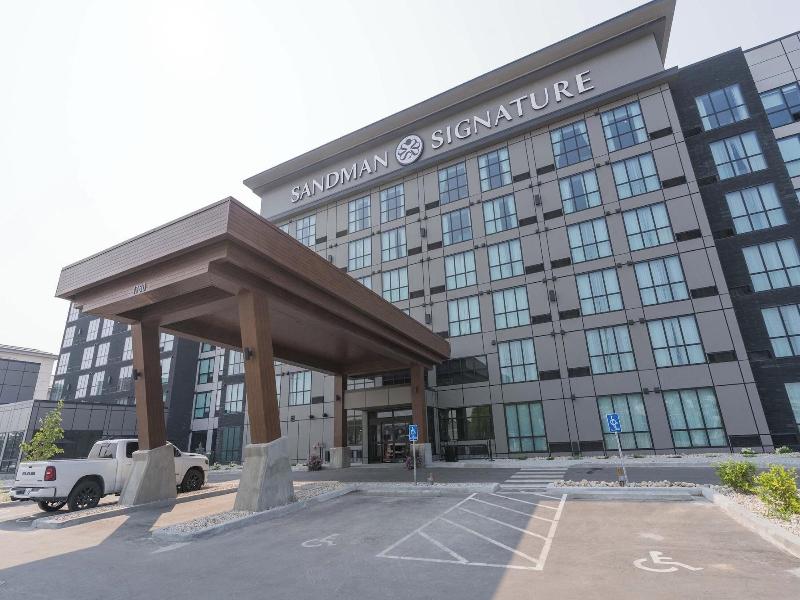 Sandman Signature Winnipeg Airport Hotel & Suite — general view