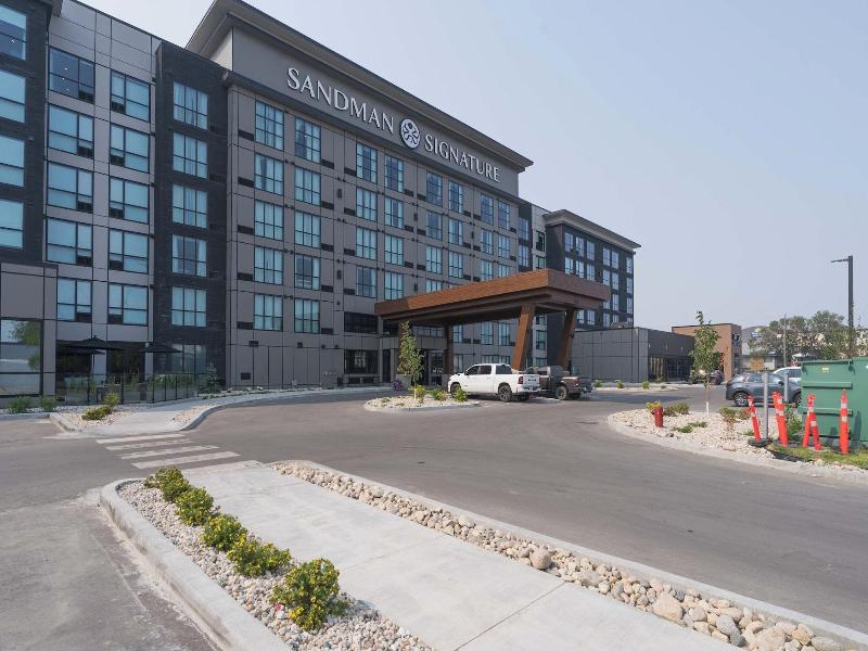 Sandman Signature Winnipeg Airport Hotel & Suite — exterior view