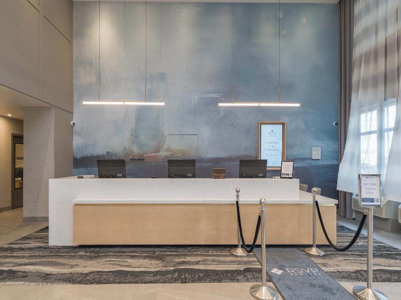 Sandman Signature Winnipeg Airport Hotel & Suite — general view