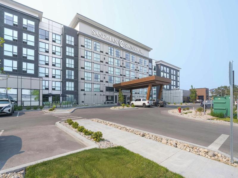 Sandman Signature Winnipeg Airport Hotel & Suite image