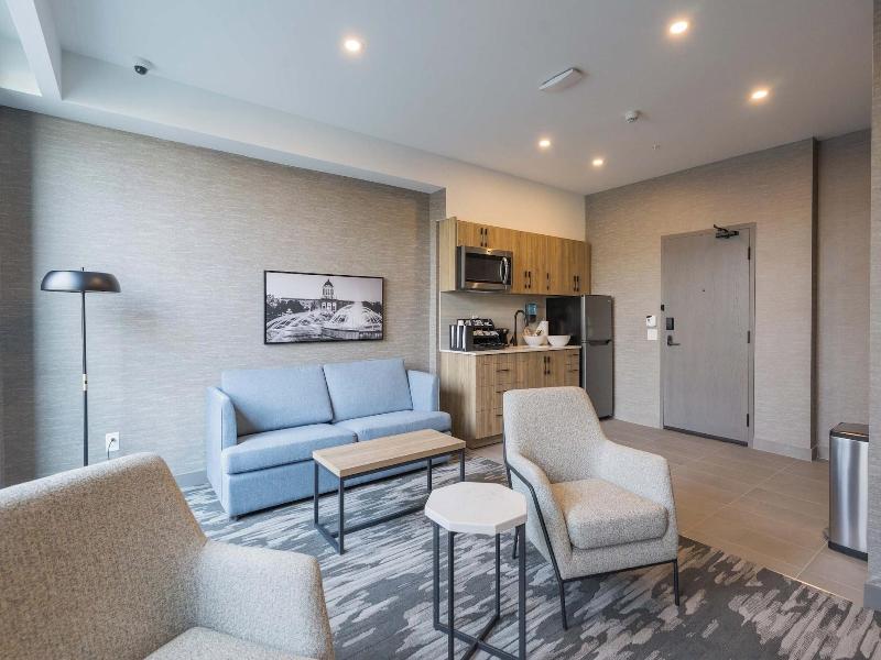 Sandman Signature Winnipeg Airport Hotel & Suite image
