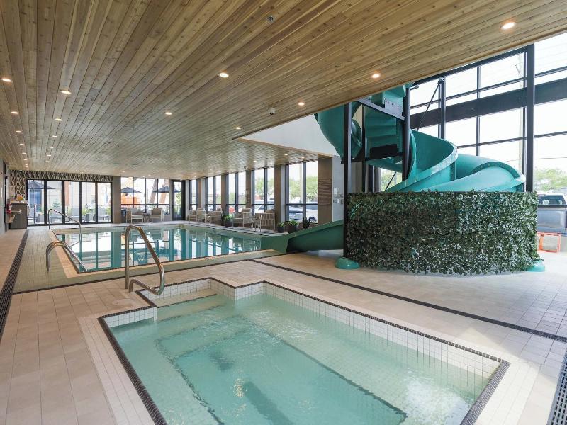 Sandman Signature Winnipeg Airport Hotel & Suite image