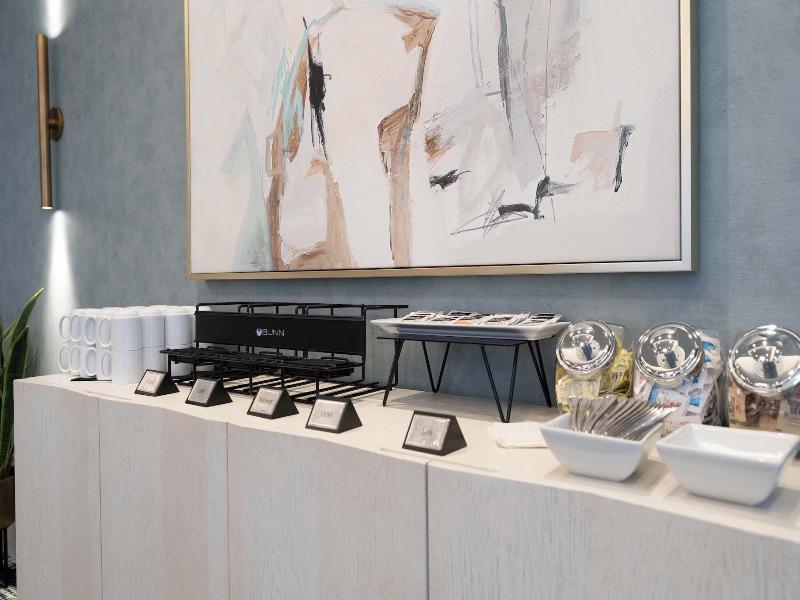 Sandman Signature Winnipeg Airport Hotel & Suite image