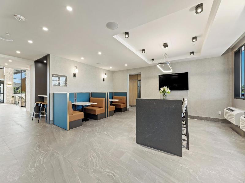 Sandman Signature Winnipeg Airport Hotel & Suite image