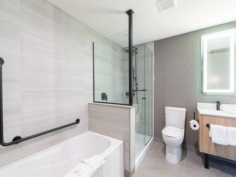 Sandman Signature Winnipeg Airport Hotel & Suite image