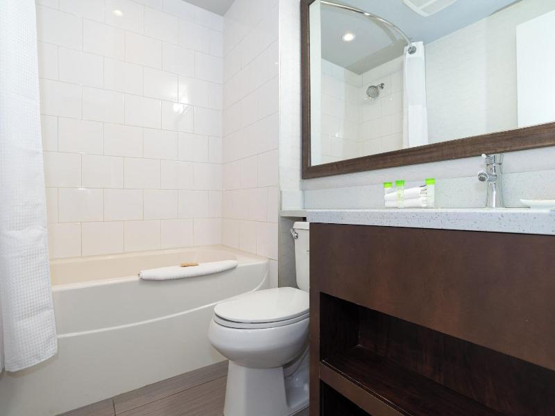 Sandman Signature Winnipeg Airport Hotel & Suite image