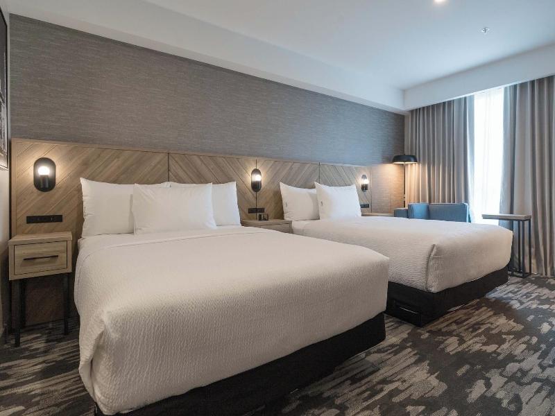 Sandman Signature Winnipeg Airport Hotel & Suite image