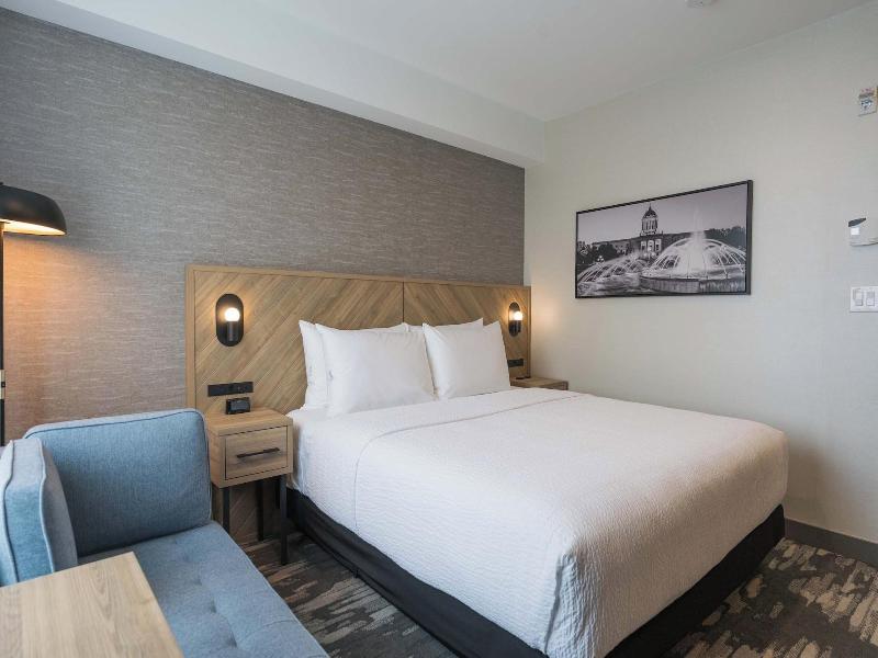 Sandman Signature Winnipeg Airport Hotel & Suite image