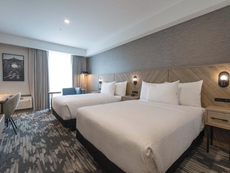 Sandman Signature Winnipeg Airport Hotel & Suite image