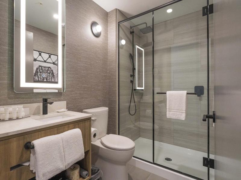Sandman Signature Winnipeg Airport Hotel & Suite image
