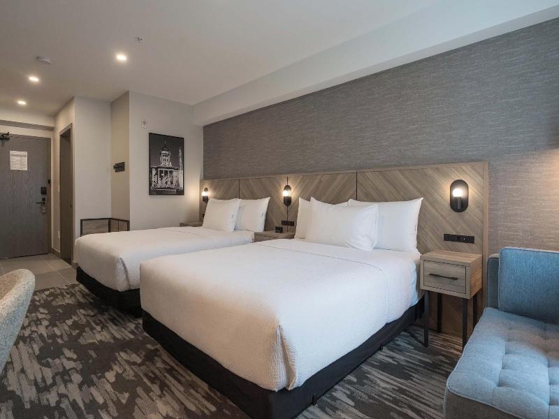 Sandman Signature Winnipeg Airport Hotel & Suite image