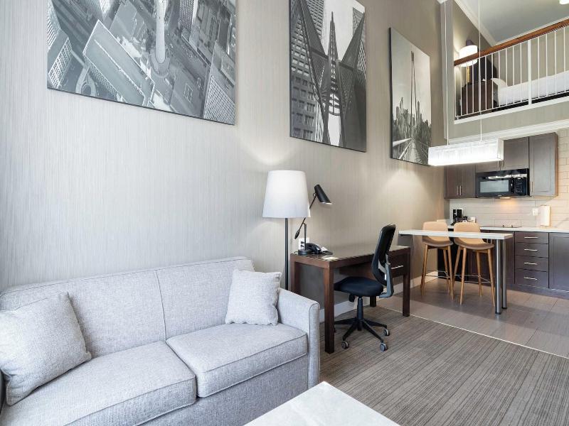 Sandman Signature Winnipeg Airport Hotel & Suite image