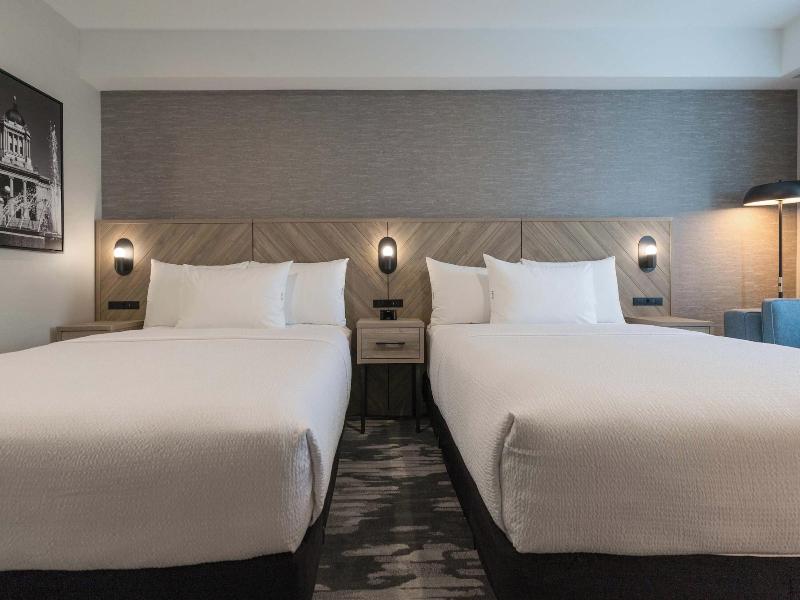 Sandman Signature Winnipeg Airport Hotel & Suite image
