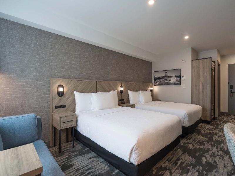 Sandman Signature Winnipeg Airport Hotel & Suite image