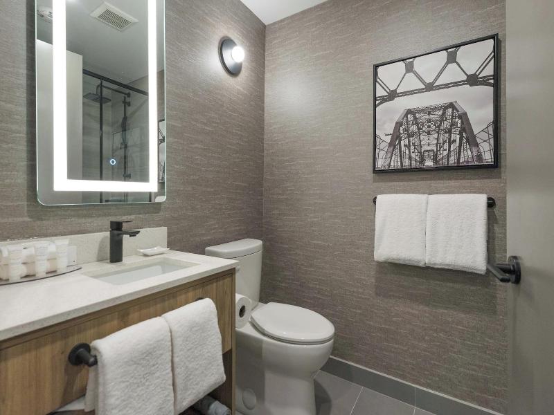 Sandman Signature Winnipeg Airport Hotel & Suite image