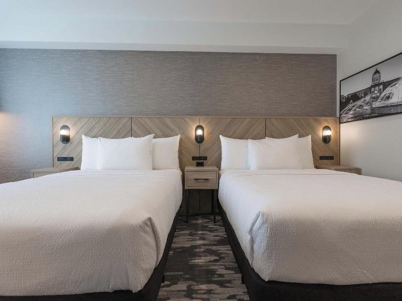 Sandman Signature Winnipeg Airport Hotel & Suite image