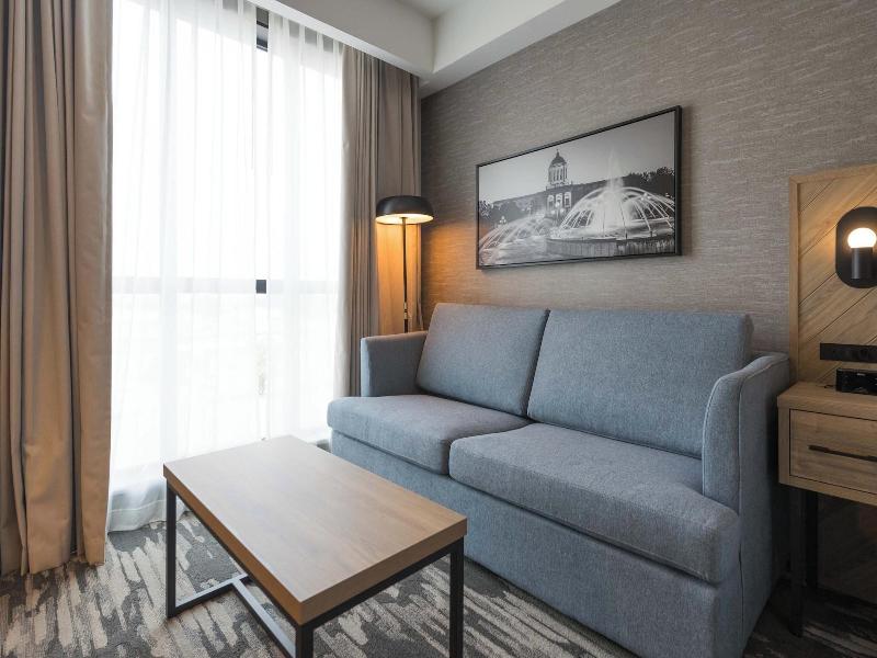 Sandman Signature Winnipeg Airport Hotel & Suite image