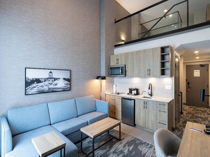 Sandman Signature Winnipeg Airport Hotel & Suite image