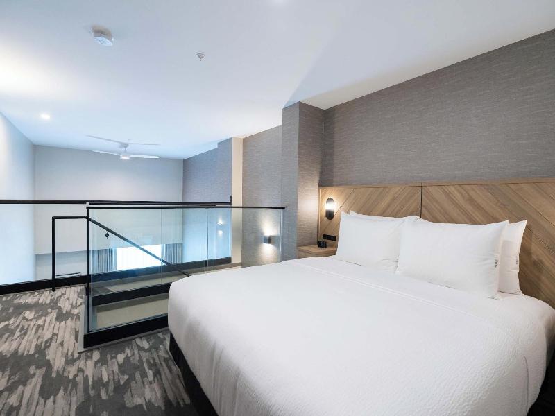 Sandman Signature Winnipeg Airport Hotel & Suite image