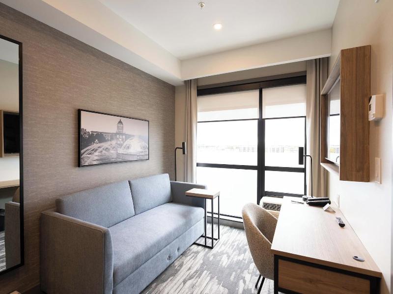 Sandman Signature Winnipeg Airport Hotel & Suite image