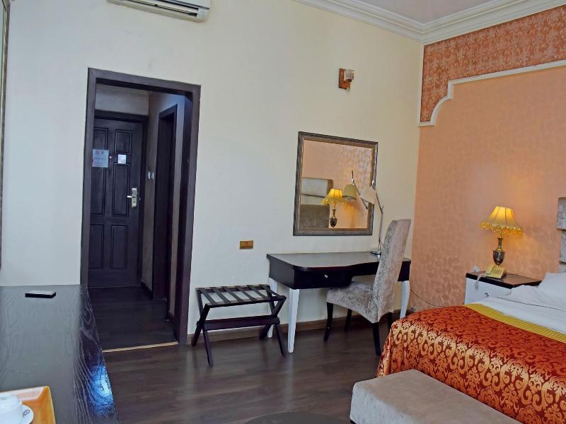 Sandralia Hotel image