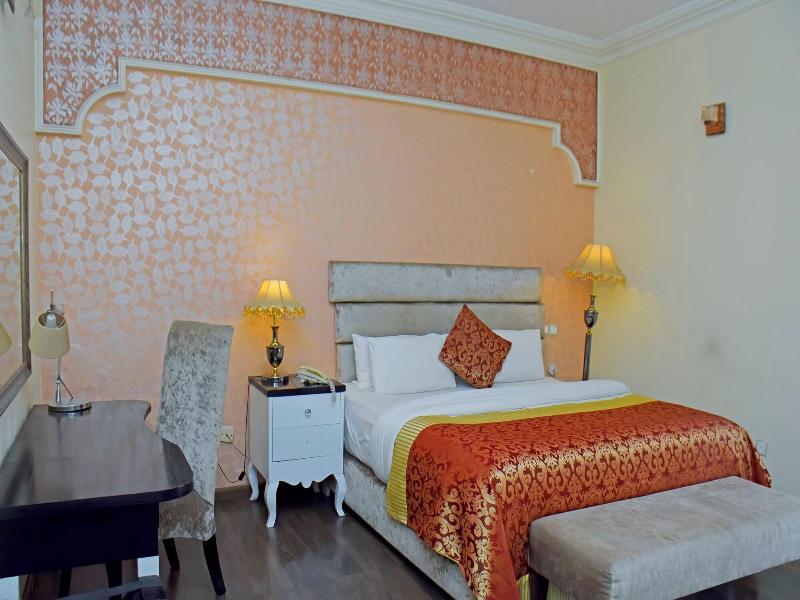 Sandralia Hotel image
