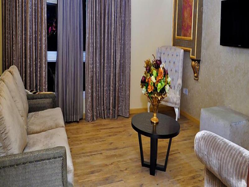Sandralia Hotel image