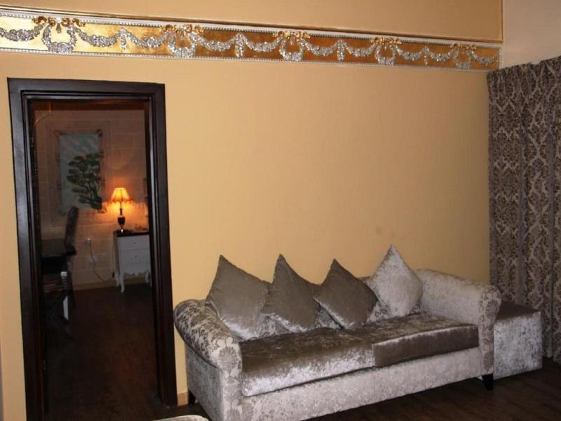 Sandralia Hotel image