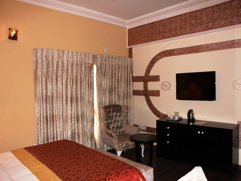 Sandralia Hotel image