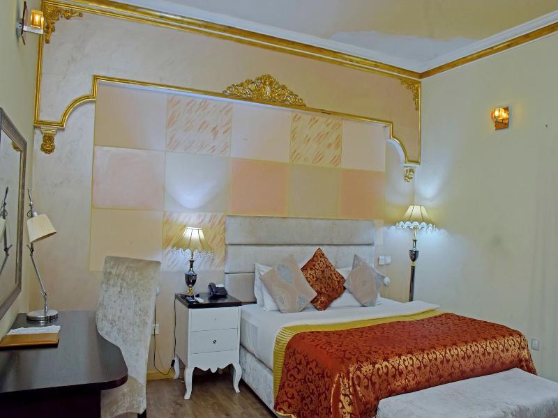 Sandralia Hotel image