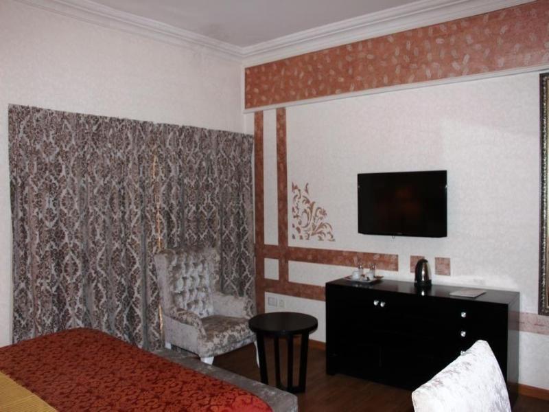 Sandralia Hotel image