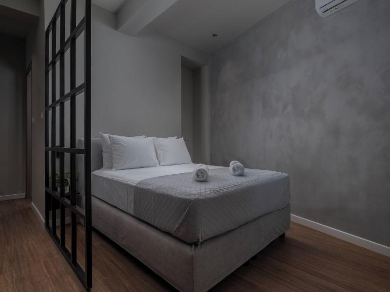 Hebrard Industrial Suites image