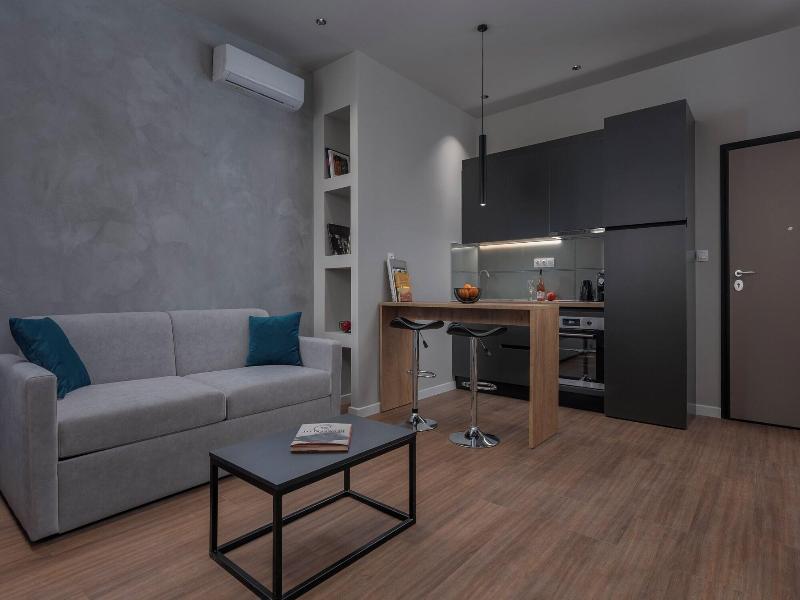 Hebrard Industrial Suites image