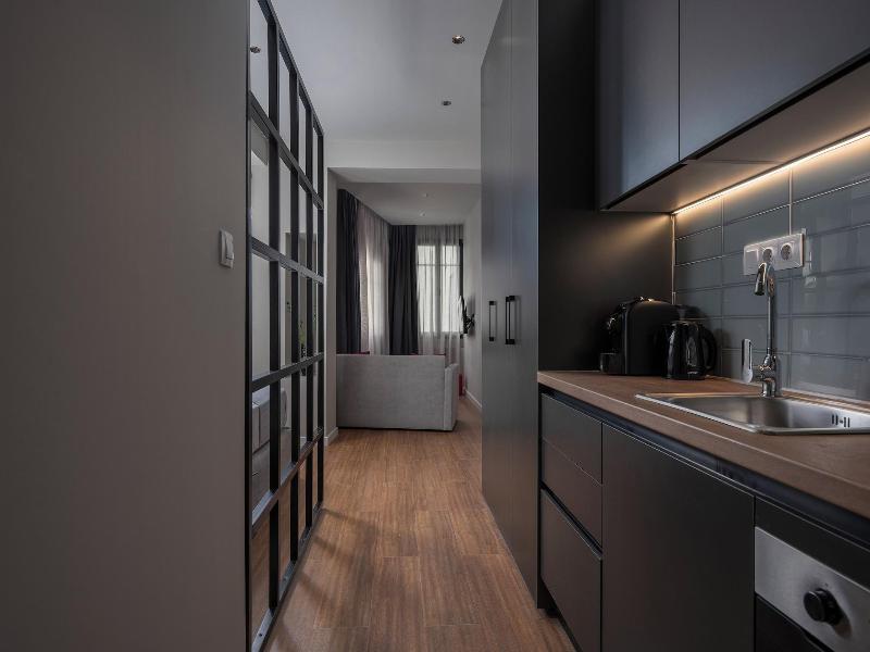 Hebrard Industrial Suites image