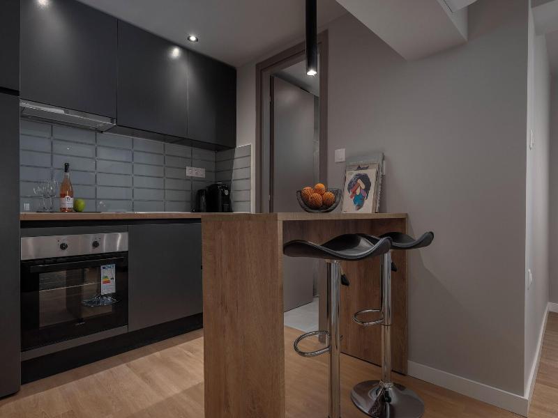 Hebrard Industrial Suites image