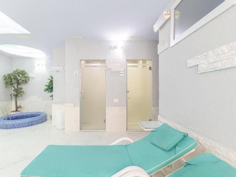 Passage Luxury Hotel Baku image
